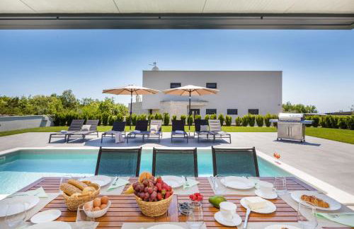 Villa Ana Škicini for 10 people with heated pool, kids activities and sea view near Novigrad - Foto 6