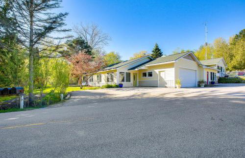 Relax Fireside! Frankfort Apt Near Dtwn and Beaches - Photo 24