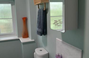 Entire house with gated parking - Photo 8