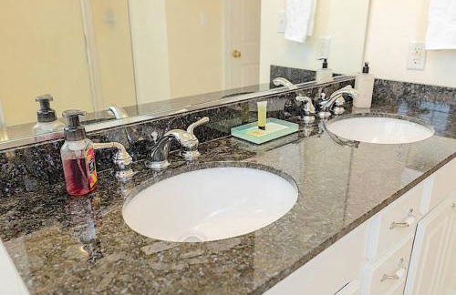 Stoney Creek Cottage Wintergreen w EV Charger - Foto 46