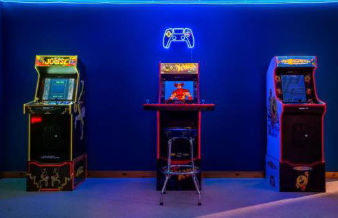 3 Mi to SR! Sleeps 25, Spacious, Hot Tub, Arcade! - Foto 3