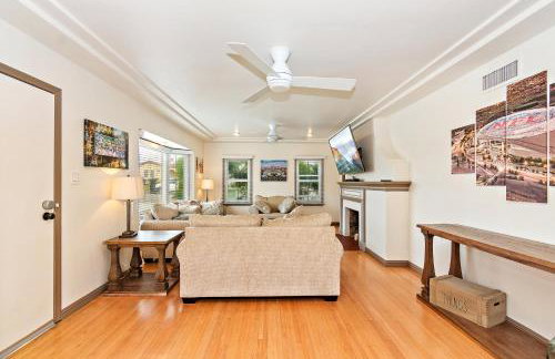 The SOFI Special - Modern Retreat, Dog Friendly - Photo 9