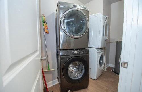 Luxe 6BR Escape Sleeps 24, Private Parking only 5min to Mid&Dtwn ATL - Foto 27