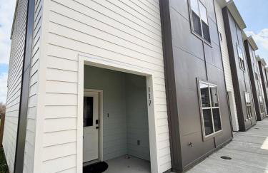 NEW Youngsville Escape KING Beds Cajun Luxury WiFi - Foto 33