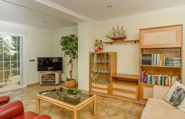 Sun-kissed Villa in Albir With Swimming Pool - Foto 1