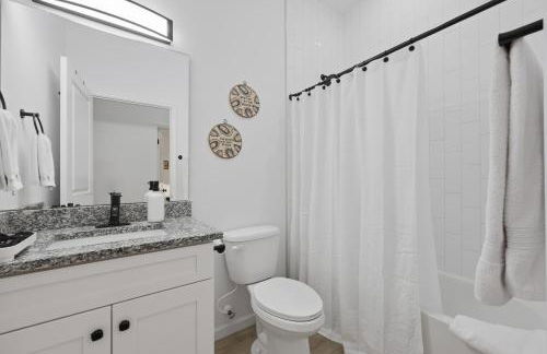 Cozy Coastal Cottage Minutes to Beach and Downtown - Foto 27