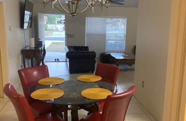 Cozy 3-BR Villa in Sun n Lake - Foto 19