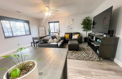 Modern Condo Central Huron Boat Basin Area - Foto 5