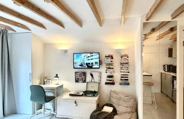 Modern self contained tiny home with patio - Foto 6