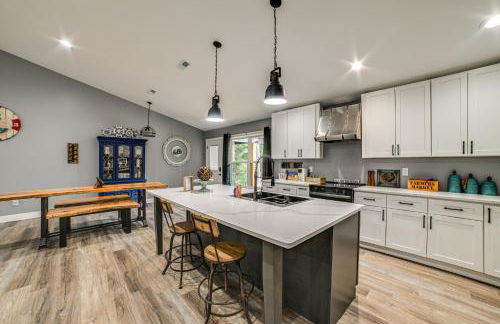 Walk to Lake Barkley! Family Home with Outdoor Oasis - Foto 10