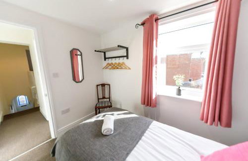 Bright and Well-Kept 3-Bed Property! Free Parking - Foto 38