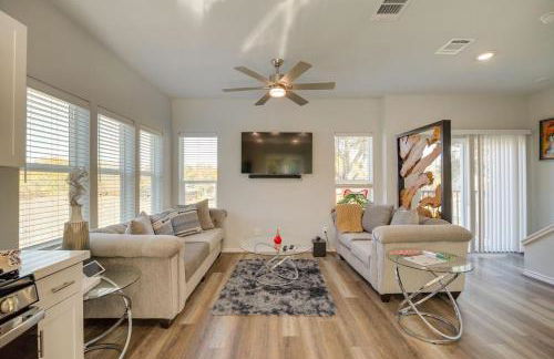 South Houston Townhome with Patio & Gas Grill - Foto 1