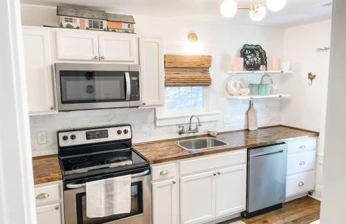 Adorable 1BR Apt. w KING bed 1 m. to square - Foto 2