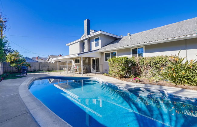 Gorgeous Upgraded 5 Bedroom & 3 Bath Home with pool - Photo 36