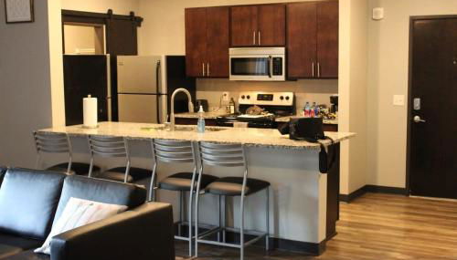 Spacious 2BR Suite Plus Patio Near Iowa State - Foto 1