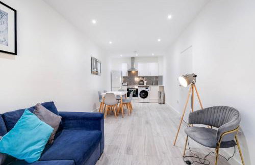 Luxurious 1 Bed Serviced Apartment with Wi-Fi - Photo 42