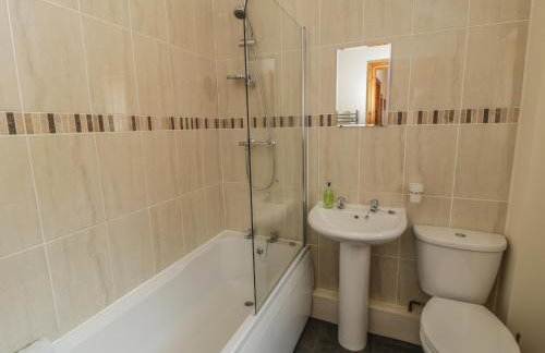 Calf House - Photo 10