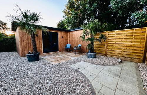 The Hideout - private luxury cabin near the sea with garden area, sea views and parking - Foto 3