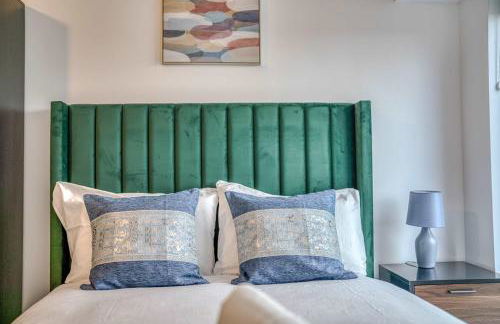 2-BR Near Salford Royal - City & Town Centre View - 1 Minute to Train & Tram Station - Sleeps 6 - Foto 33