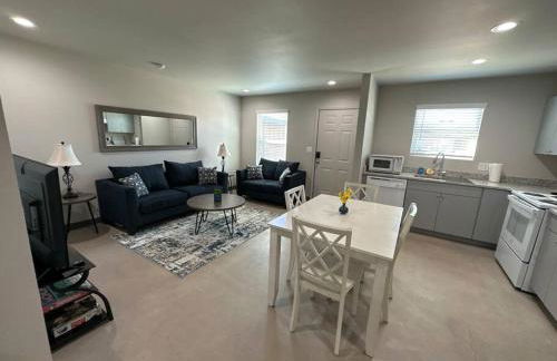 Brand New! Charming and Cozy Too - Foto 1