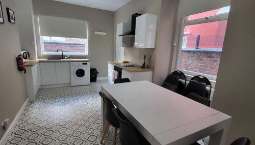 4 Bedroom house, 8 min to city! - Foto 2