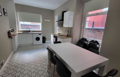 4 Bedroom house, 8 min to city! - Foto 2