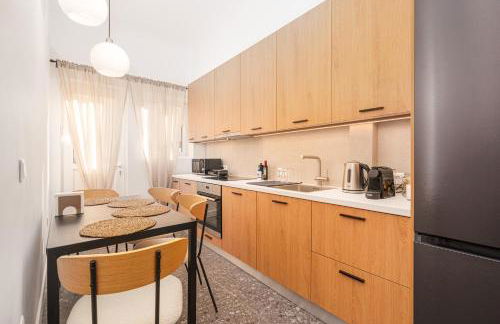 Bright & Contemporary Home with Balcony in Vibrant Piraeus - Foto 11