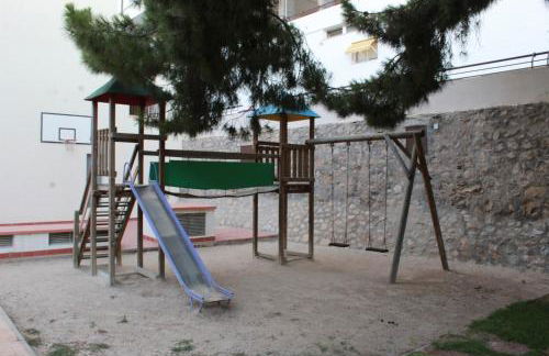 A 50 metros del mar y en 2 paradas de bus estas en el centro de Alicante - Foto 24