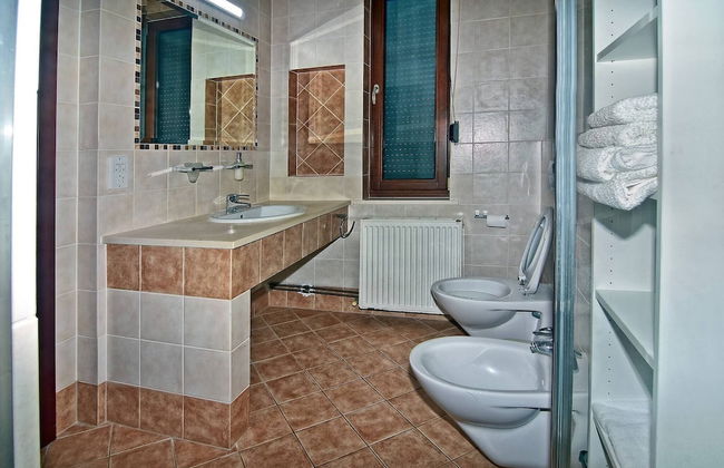 Incredible Large Villa In Paphos Sleeps 14 Children Pool, Jacuzzi, Huge Garden - Foto 24