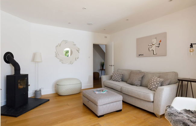 Gorgeous Home for 12 - Walk to Beach - Sea View - Photo 68