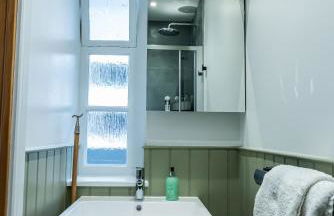 Chic 2-Bed Flat near Big Ben - Photo 8