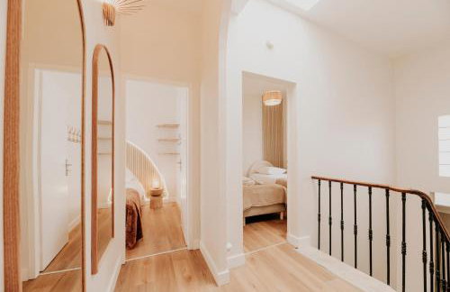 Spacious 5-Bedroom Home with Terrace, Air Conditioning and Parking - Photo 34