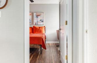 4 Bed 2 Bath, Dog Friendly, Pool, Walk to Stadium - Foto 10