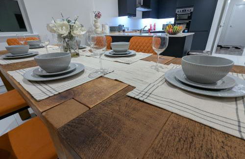 Large 4 Bed Hse, Sleeps 7, 3 BTH, Drive PRKG-4 Cars, M4-A329, Shinfield Studios, 10mins, Reading, Ascot & Legoland 20mins, Film Crew, Contractor & Family Friendly - Foto 28