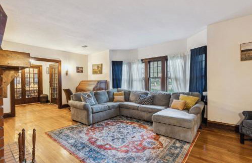 Steps to Edgewater - Sleeps 14 - Fun Game Room Retreat - Foto 16