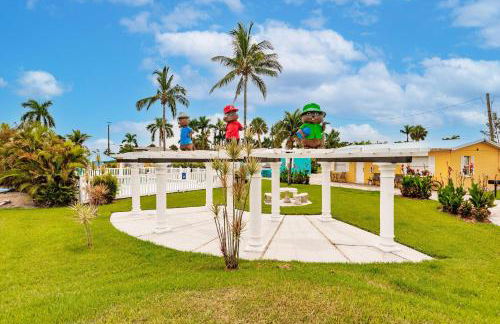 Poolfront Cottage Near Beach with Full Kitchen! - Foto 19