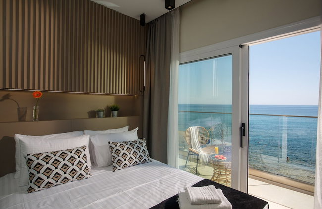 Hersonissos Beach Front Suites - Photo 17