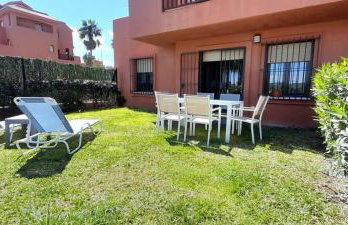 Apartamento de tres dormitorios muy espacioso con jardines y piscinas - Foto 15