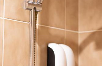 Platz für 8 Pers - C4S Come4Stay Monteure "InnArt" Boxspringbett Einzelbett Töging am Inn, Parkplatz, WLAN, Balkon, Smart TV, voll ausgestatteter Küche, Waschmaschine - Foto 16