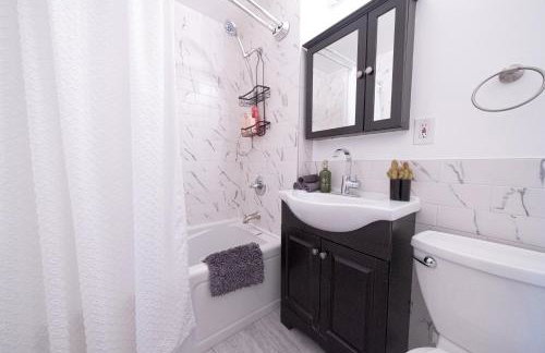 Sunlit 2BR Central Park North elevator & laundry - Foto 11