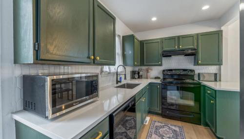 Central Denver Hangout with Huge Backyard - Foto 2