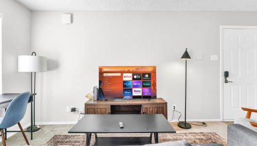 Modern 2BR Retreat with Pool Gym and WiFi - Foto 5