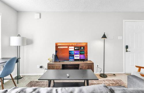 Modern 2BR Retreat with Pool Gym and WiFi - Foto 5