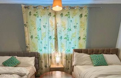 2 Bed House-Sleeps 4-Free Parking - Foto 2