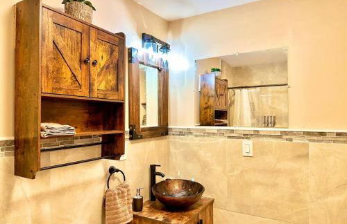 Chic Chalet River Views & Access - Foto 34