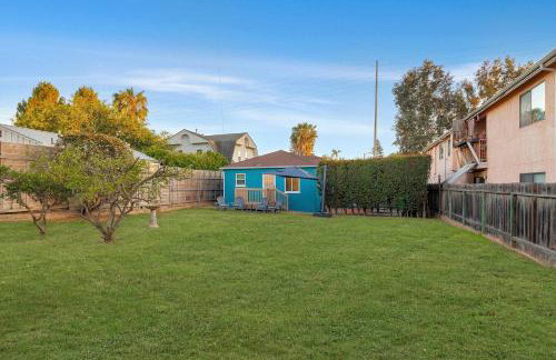 10 Min to the Beach Colorful Home Huge Yard - Foto 43