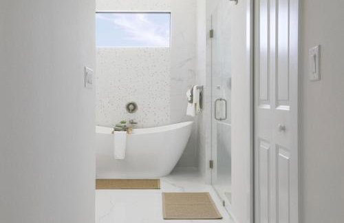 KING BED - FREE Pool Heat - 85 in TV - 4BR Villa - Foto 14