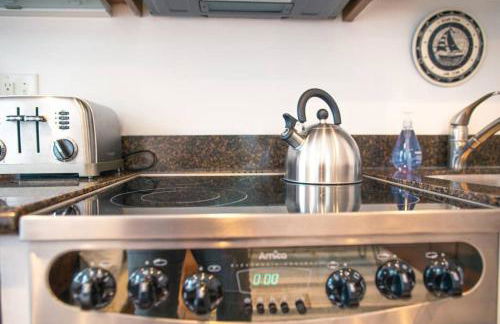 1742 Marblehead Studio|Minutes to Salem|Parking - Foto 15