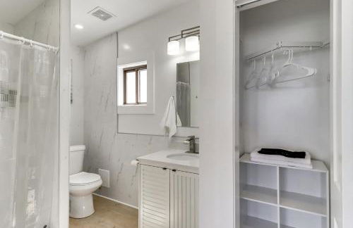 Waterfront Colonial Beach Studio with Boat Dock! - Foto 9