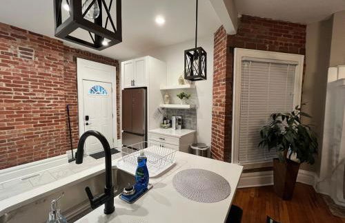 2 BR Totally Renovated and Chic - Foto 3